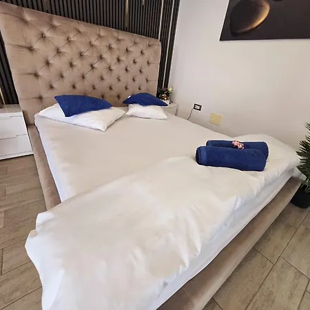 Belle View - Pool & Apartment Navodari