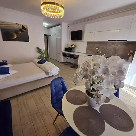 Belle View - Pool & Apartment Navodari