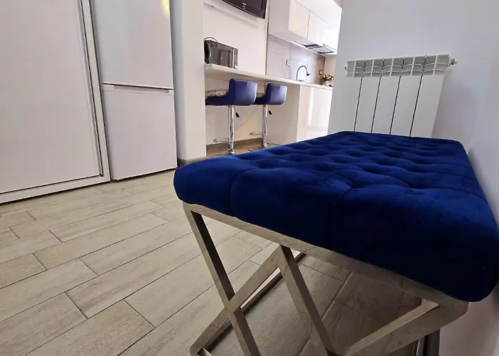 Belle View - Pool & *