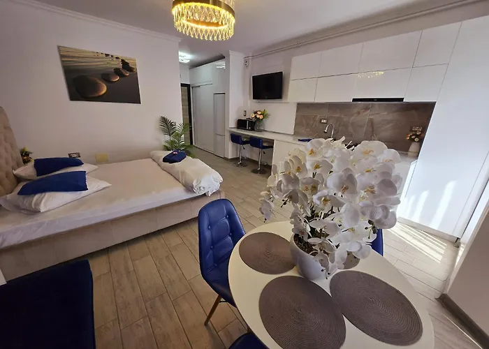 Belle View - Pool & Apartment Navodari