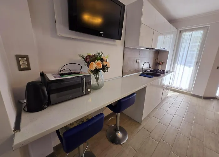 Belle View - Pool & Navodari